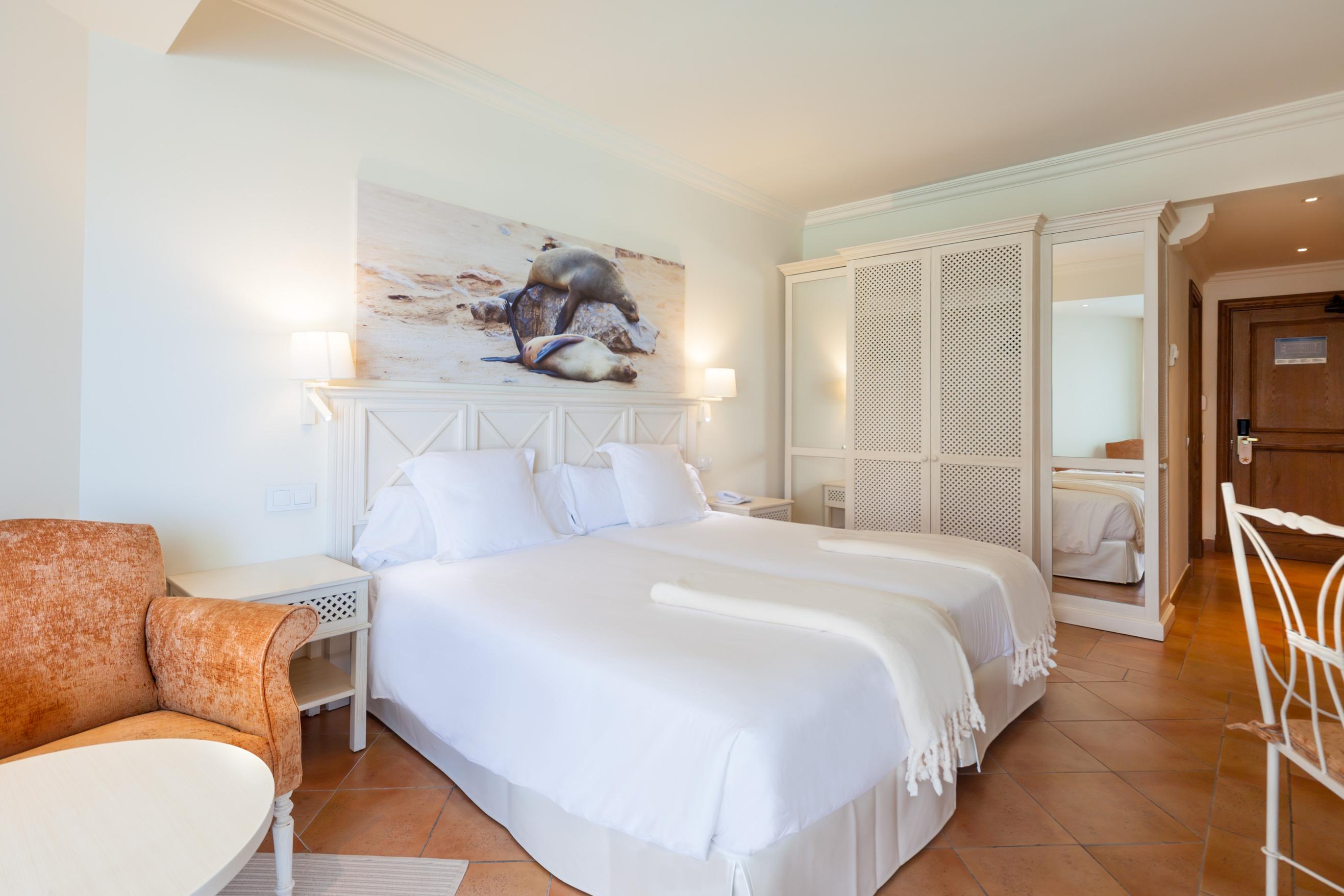 Iberostar Selection Andalucia Playa Hotel Chiclana de la Frontera Luaran gambar A room at the hotel
