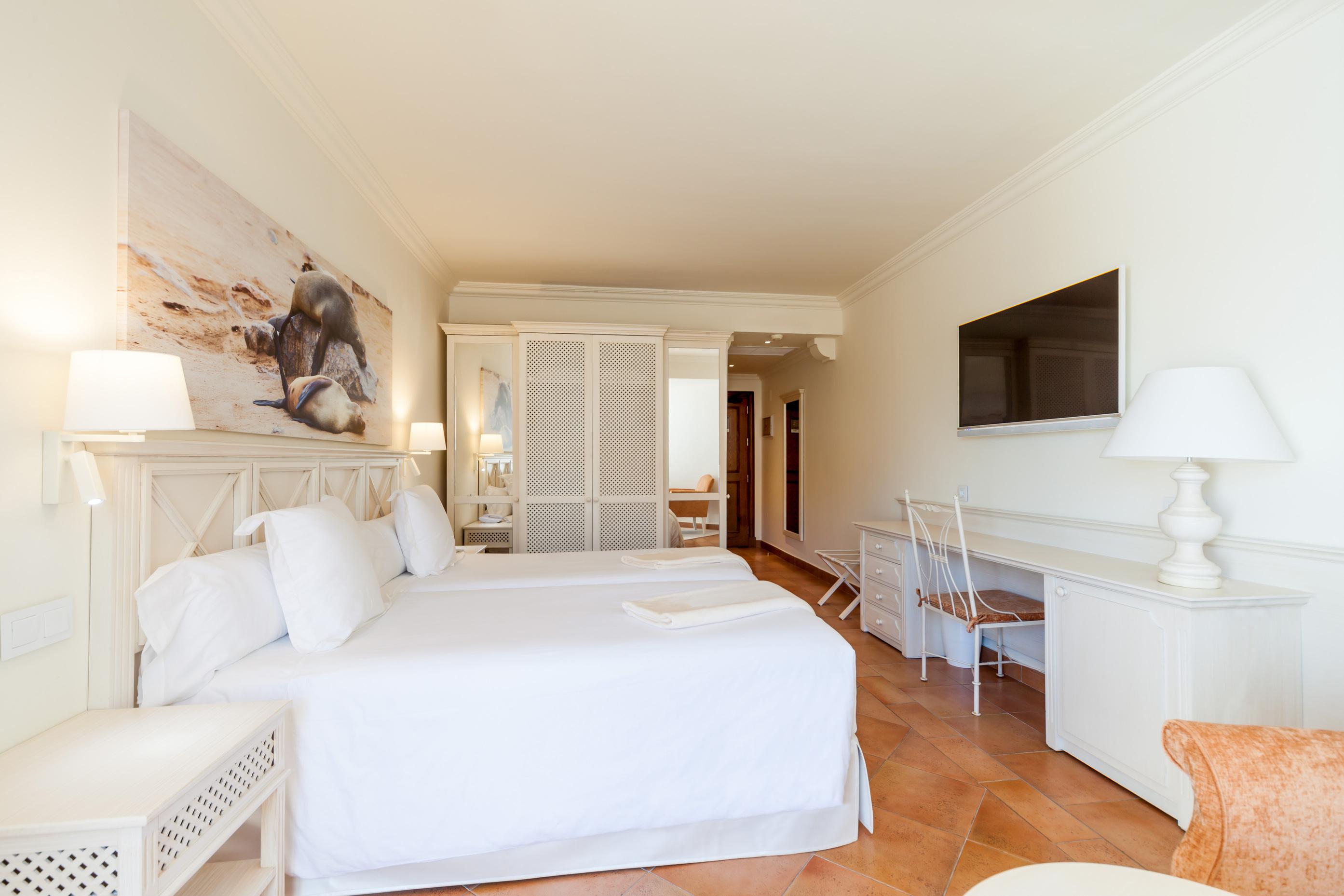 Iberostar Selection Andalucia Playa Hotel Chiclana de la Frontera Luaran gambar A room at the hotel