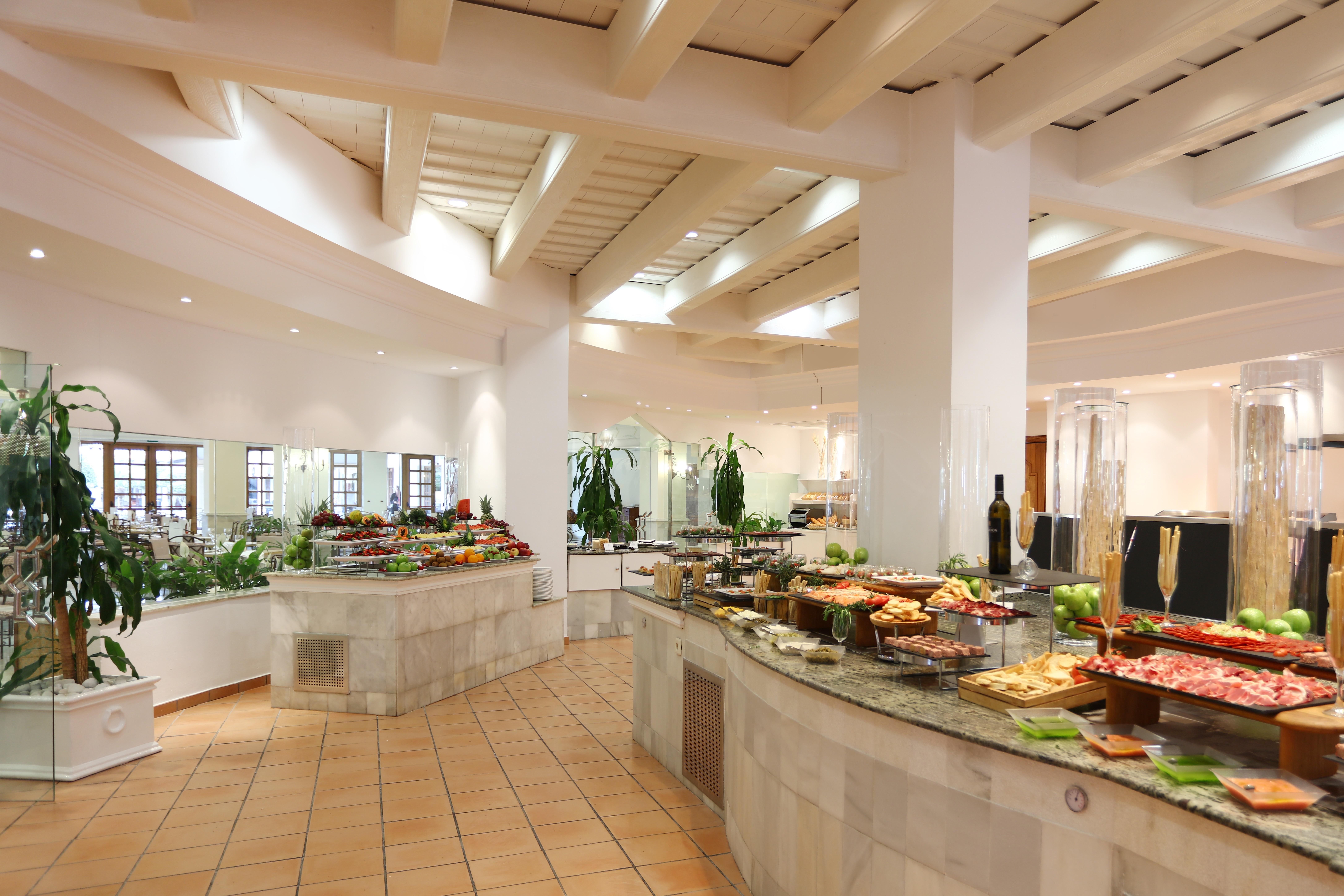 Iberostar Selection Andalucia Playa Hotel Chiclana de la Frontera Luaran gambar The buffet at the hotel