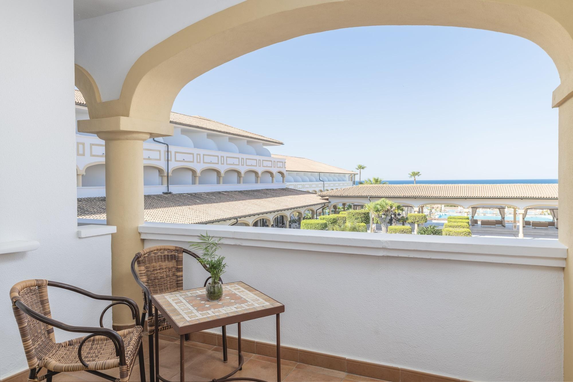 Iberostar Selection Andalucia Playa Hotel Chiclana de la Frontera Luaran gambar Balcony of a room at the hotel