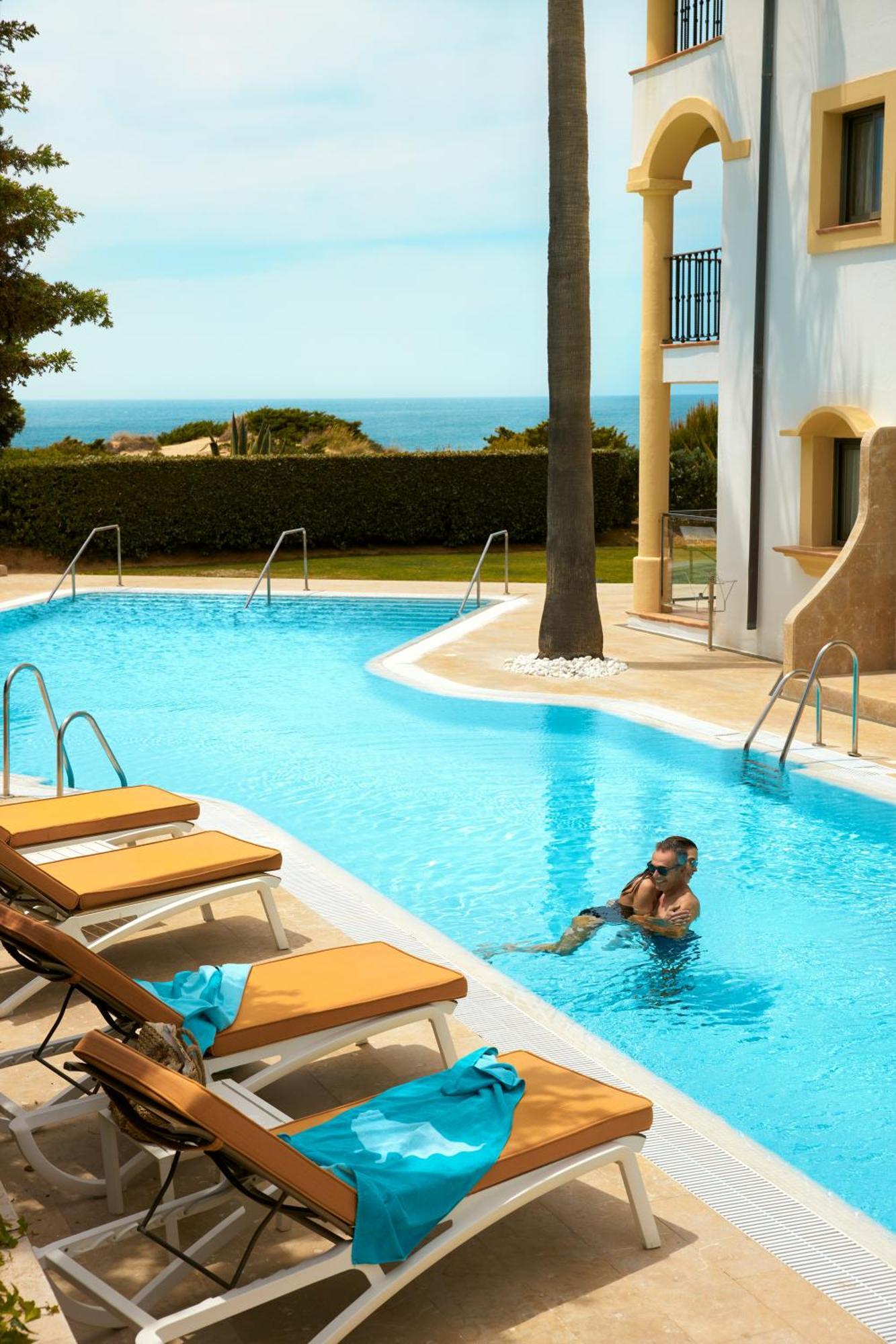 Iberostar Selection Andalucia Playa Hotel Chiclana de la Frontera Luaran gambar A swimming pool